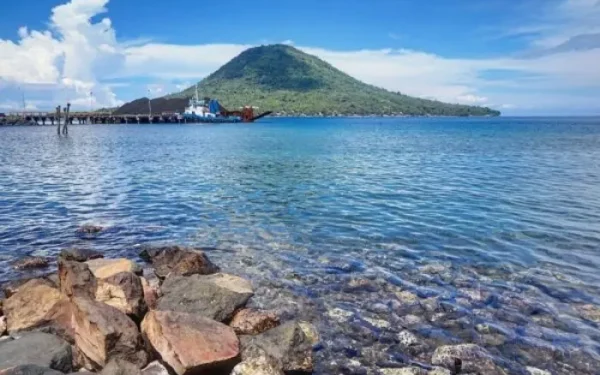 Pantai Maitara, Pantai Cantik dengan Keindahan Alam Menakjubkan di Tidore Kepulauan”