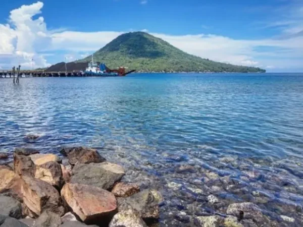 Pantai Maitara, Pantai Cantik dengan Keindahan Alam Menakjubkan di Tidore Kepulauan”