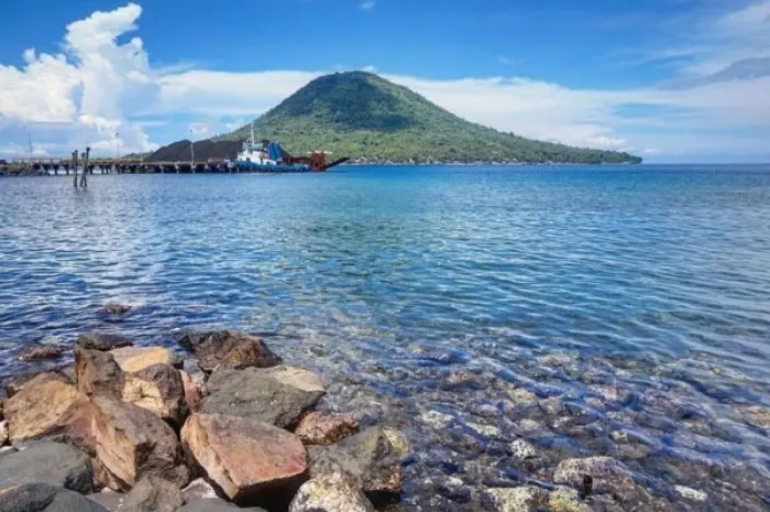 Pantai Maitara, Pantai Cantik dengan Keindahan Alam Menakjubkan di Tidore Kepulauan”