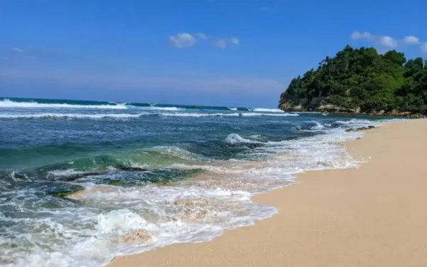 Pantai Nampu, Keindahan Pesisir dengan Aktivitas Seru dan Nuansa Alami di Wonogiri