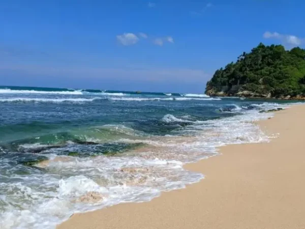 Pantai Nampu, Keindahan Pesisir dengan Aktivitas Seru dan Nuansa Alami di Wonogiri