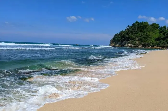 Pantai Nampu, Keindahan Pesisir dengan Aktivitas Seru dan Nuansa Alami di Wonogiri