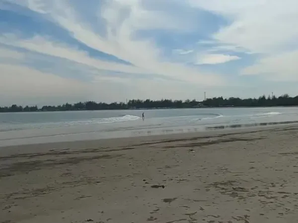 Pantai Tapak Paderi, Perpaduan Pesona Alam dan Sejarah yang Menawan di Bengkulu